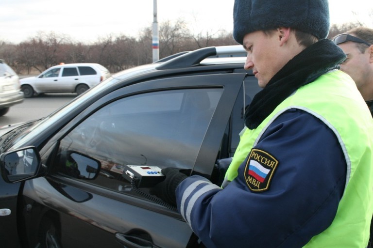 Проверка тонировки сотрудником ДПС
