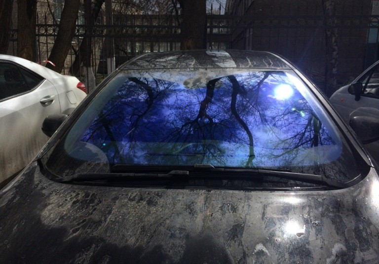 Какими бывают солнцезащитные пленки для лобового стекла авто?