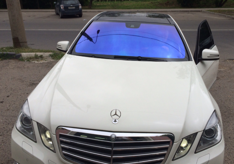 Тонировка стёкол автомобиля атермальной пленкой 