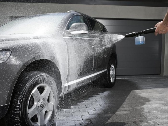 Мытье машины на автомойке