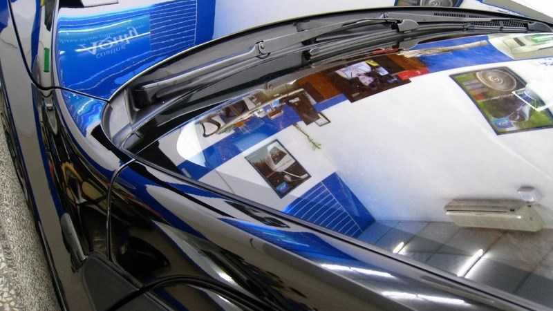 Жидкое стекло на поверхности кузова автомобиля